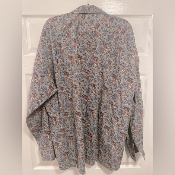 - A Paul Fredrick long sleeve shirt, - Picture 2 of 3